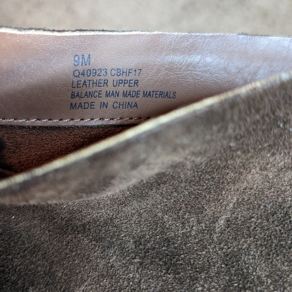 KORKS Heeled Suede Bootie with Chunky Buckle Ankle Boots | Size 9 | EUC - Picture 13 of 14